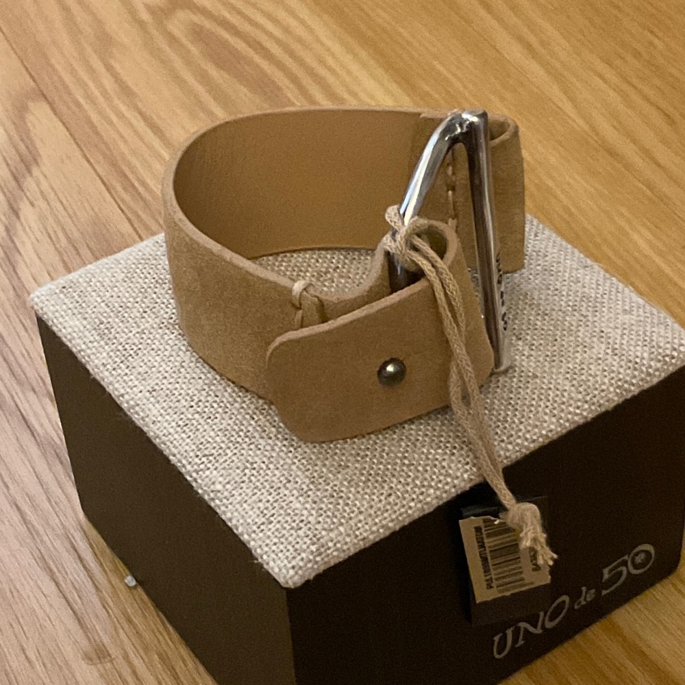 UNO de 50 Tan Suede Belt with Silver Buckle Bracelet “Watt’s Up” - Picture 3 of 8